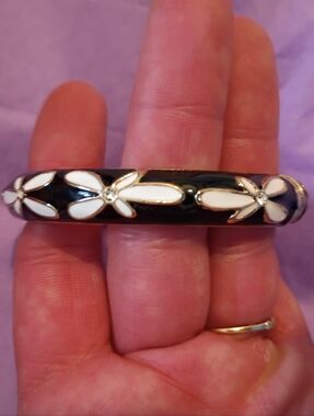 Black and White Floral Enamel Bangle Bracelet